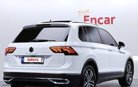Volkswagen Tiguan II, 2022 год, 3 220 000 рублей, 2 фотография