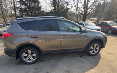 Toyota RAV4, 2015 год, 2 100 000 рублей, 2 фотография