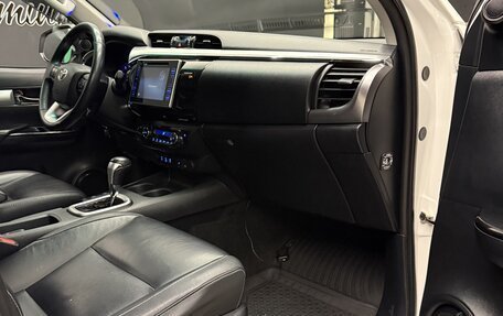 Toyota Hilux VIII, 2015 год, 3 350 000 рублей, 10 фотография