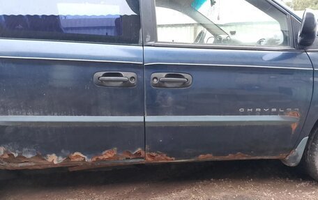 Chrysler Voyager IV, 2001 год, 175 000 рублей, 7 фотография