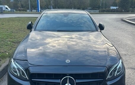 Mercedes-Benz E-Класс, 2019 год, 2 800 000 рублей, 3 фотография