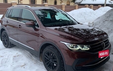 Volkswagen Tiguan II, 2021 год, 2 950 000 рублей, 2 фотография