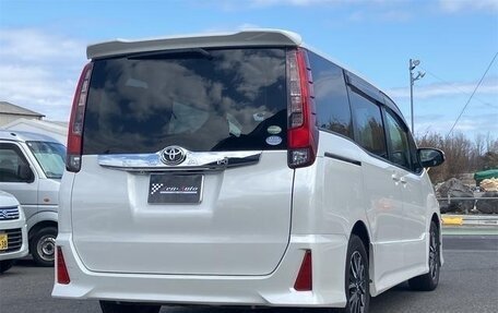 Toyota Noah III, 2017 год, 1 550 001 рублей, 5 фотография