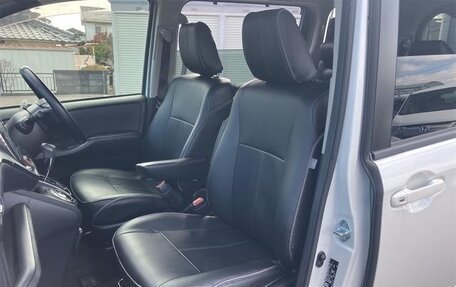 Toyota Noah III, 2017 год, 1 550 001 рублей, 16 фотография