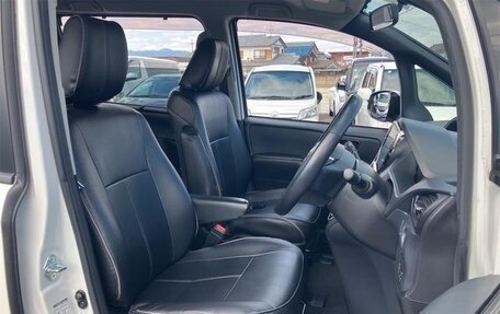 Toyota Noah III, 2017 год, 1 550 001 рублей, 13 фотография