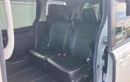 Toyota Noah III, 2017 год, 1 550 001 рублей, 19 фотография