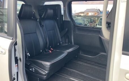 Toyota Noah III, 2017 год, 1 550 001 рублей, 17 фотография