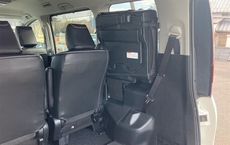 Toyota Noah III, 2017 год, 1 550 001 рублей, 20 фотография