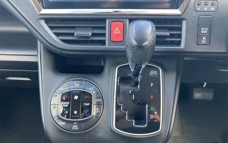 Toyota Noah III, 2017 год, 1 550 001 рублей, 25 фотография