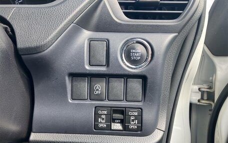 Toyota Noah III, 2017 год, 1 550 001 рублей, 27 фотография