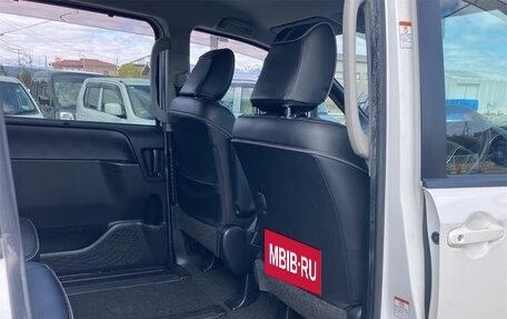 Toyota Noah III, 2017 год, 1 550 001 рублей, 18 фотография