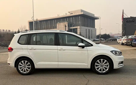 Volkswagen Touran III, 2023 год, 1 760 777 рублей, 5 фотография