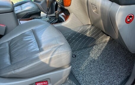 Toyota Land Cruiser 100 рестайлинг 2, 2004 год, 1 900 000 рублей, 6 фотография