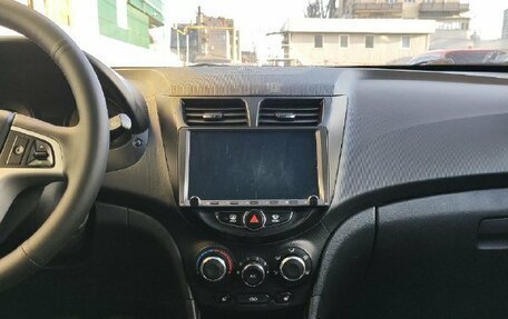 Hyundai Solaris II рестайлинг, 2013 год, 625 000 рублей, 13 фотография