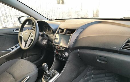 Hyundai Solaris II рестайлинг, 2013 год, 625 000 рублей, 10 фотография