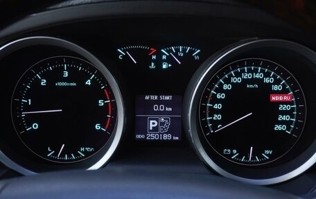 Toyota Land Cruiser 200, 2010 год, 2 940 000 рублей, 22 фотография