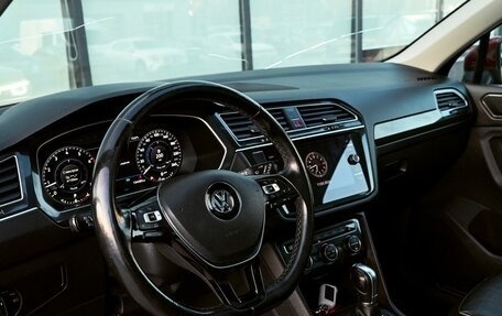 Volkswagen Tiguan II, 2018 год, 2 375 000 рублей, 15 фотография