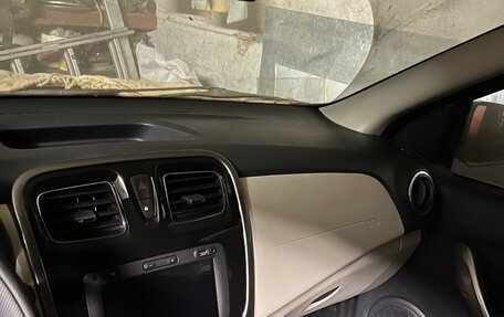 Renault Logan II, 2014 год, 1 000 000 рублей, 2 фотография