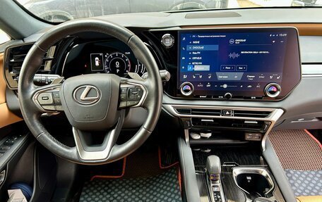 Lexus RX IV рестайлинг, 2023 год, 7 450 000 рублей, 11 фотография