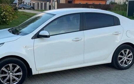 KIA Rio IV, 2019 год, 1 350 000 рублей, 3 фотография