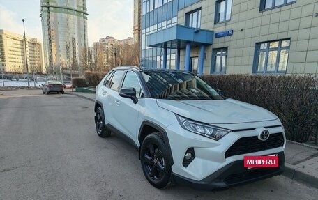 Toyota RAV4, 2021 год, 3 650 000 рублей, 4 фотография