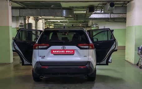 Toyota RAV4, 2021 год, 3 650 000 рублей, 3 фотография