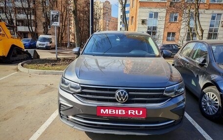Volkswagen Tiguan II, 2021 год, 3 150 000 рублей, 2 фотография