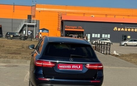 Mercedes-Benz E-Класс, 2019 год, 3 200 000 рублей, 4 фотография