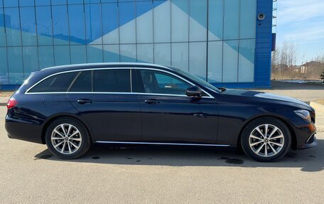 Mercedes-Benz E-Класс, 2019 год, 3 200 000 рублей, 5 фотография