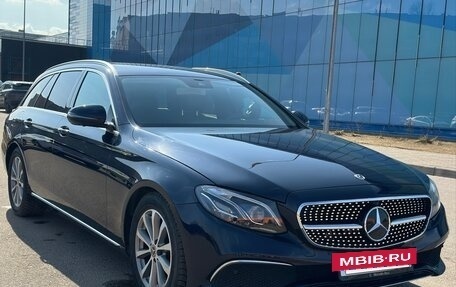 Mercedes-Benz E-Класс, 2019 год, 3 200 000 рублей, 7 фотография