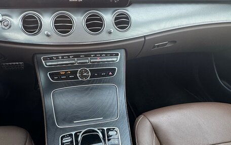 Mercedes-Benz E-Класс, 2019 год, 3 200 000 рублей, 15 фотография