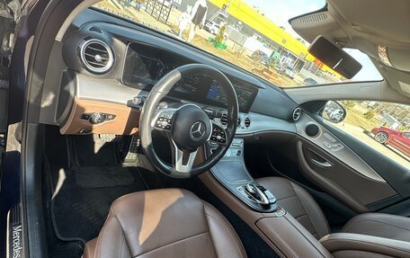 Mercedes-Benz E-Класс, 2019 год, 3 200 000 рублей, 19 фотография