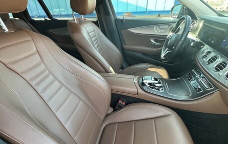 Mercedes-Benz E-Класс, 2019 год, 3 200 000 рублей, 21 фотография