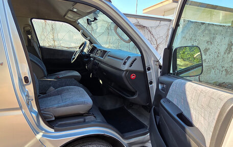 Toyota HiAce H200, 2005 год, 2 700 000 рублей, 8 фотография