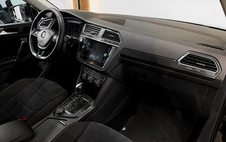 Volkswagen Tiguan II, 2018 год, 2 699 000 рублей, 13 фотография