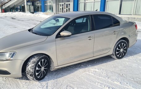 Volkswagen Jetta VI, 2013 год, 940 000 рублей, 2 фотография
