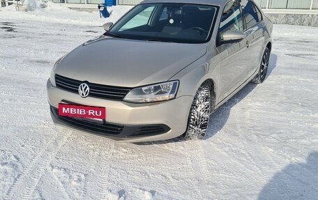 Volkswagen Jetta VI, 2013 год, 940 000 рублей, 3 фотография