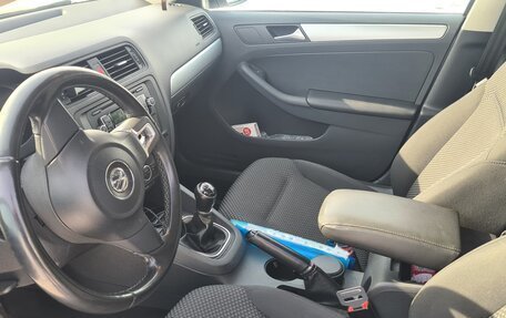 Volkswagen Jetta VI, 2013 год, 940 000 рублей, 12 фотография