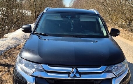 Mitsubishi Outlander III рестайлинг 3, 2018 год, 2 450 000 рублей, 1 фотография