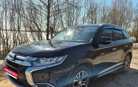 Mitsubishi Outlander III рестайлинг 3, 2018 год, 2 450 000 рублей, 3 фотография