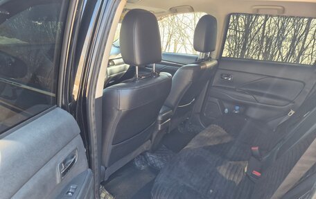 Mitsubishi Outlander III рестайлинг 3, 2018 год, 2 450 000 рублей, 8 фотография