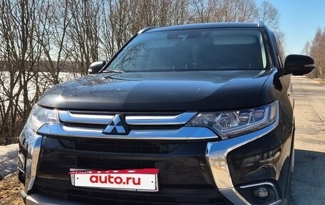 Mitsubishi Outlander III рестайлинг 3, 2018 год, 2 450 000 рублей, 2 фотография