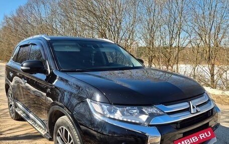 Mitsubishi Outlander III рестайлинг 3, 2018 год, 2 450 000 рублей, 5 фотография