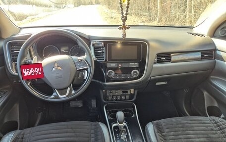 Mitsubishi Outlander III рестайлинг 3, 2018 год, 2 450 000 рублей, 7 фотография