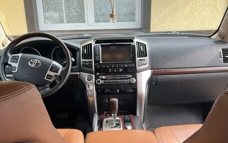 Toyota Land Cruiser 200, 2015 год, 4 300 000 рублей, 10 фотография