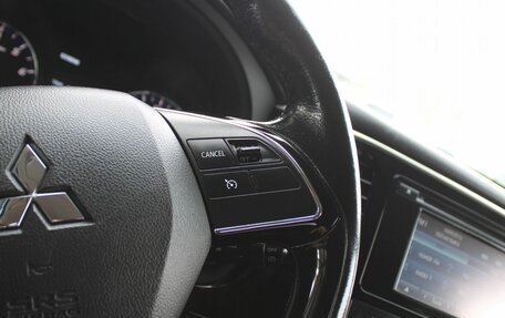 Mitsubishi Outlander III рестайлинг 3, 2016 год, 1 839 000 рублей, 15 фотография