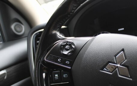 Mitsubishi Outlander III рестайлинг 3, 2016 год, 1 839 000 рублей, 13 фотография