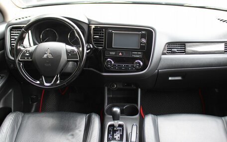 Mitsubishi Outlander III рестайлинг 3, 2016 год, 1 839 000 рублей, 12 фотография