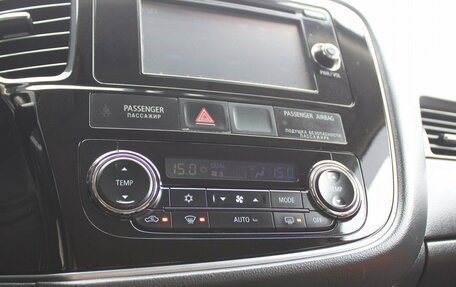 Mitsubishi Outlander III рестайлинг 3, 2016 год, 1 839 000 рублей, 18 фотография