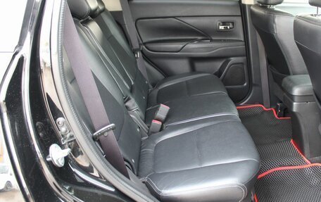 Mitsubishi Outlander III рестайлинг 3, 2016 год, 1 839 000 рублей, 23 фотография